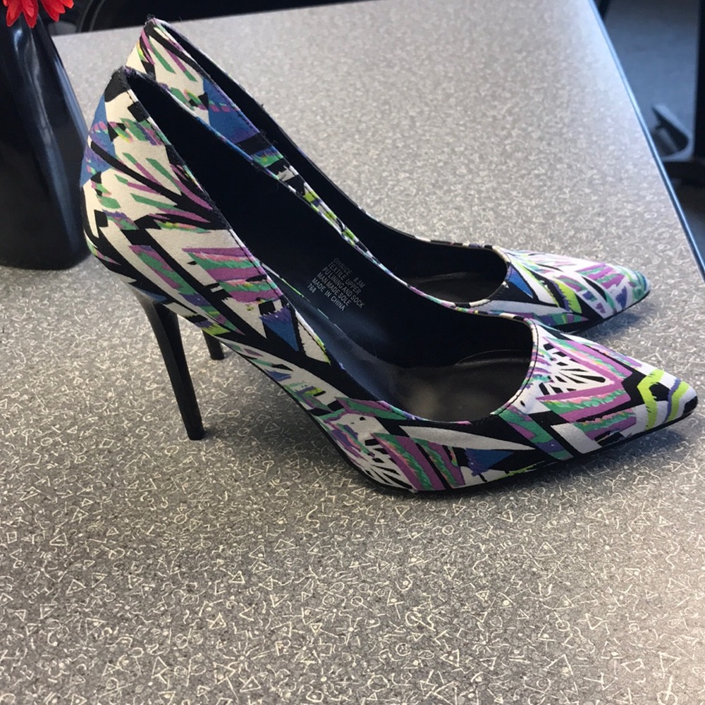 Heels - Picture 2 of 3